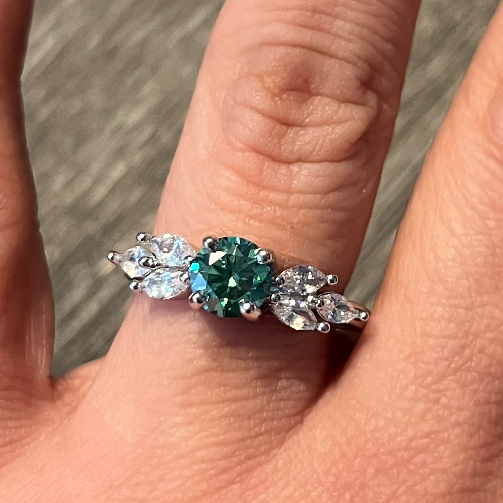GRA Certified Green Moissanite 1CT Round Brilliant multiple stone Ring open size - Picture 1 of 4